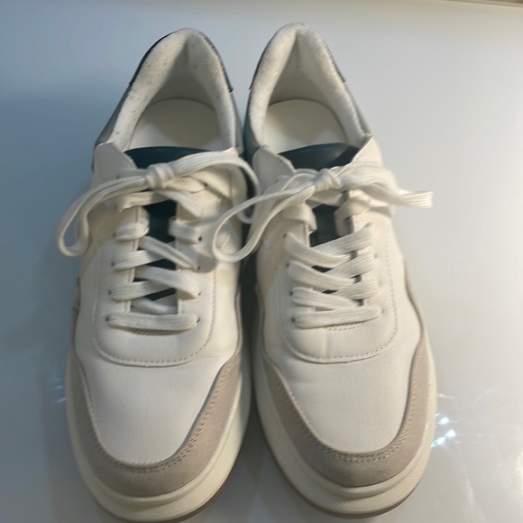 Universal Thread Flora Sneakers - New without box. - Picture 3 of 6